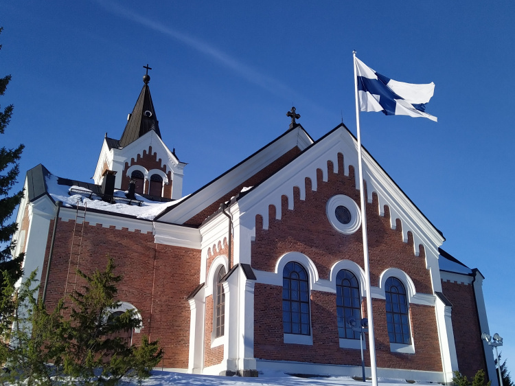Lumijoen kirkko ja Suomen lippu